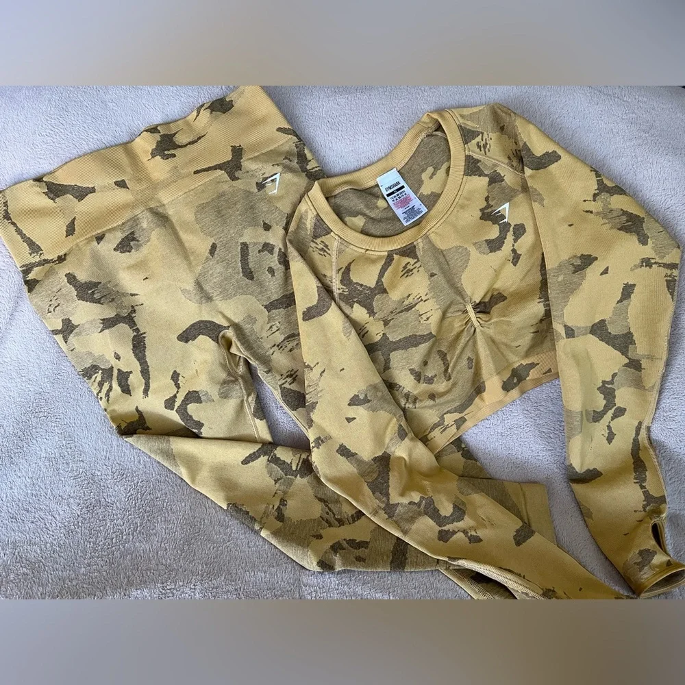 Gymshark Camo Workout Set - Picture 2 of 13